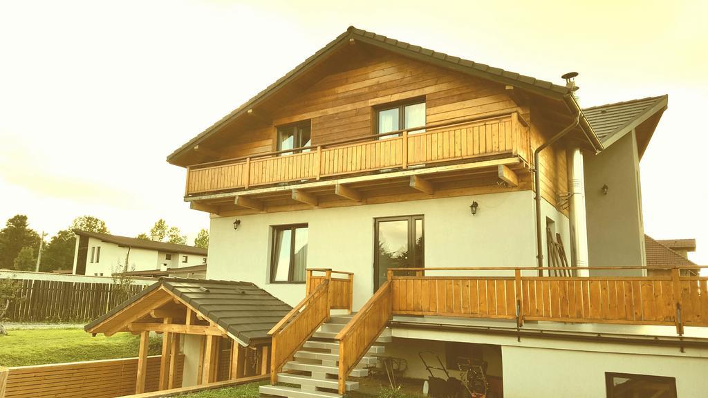 Villa Swiss Sacele Exterior photo