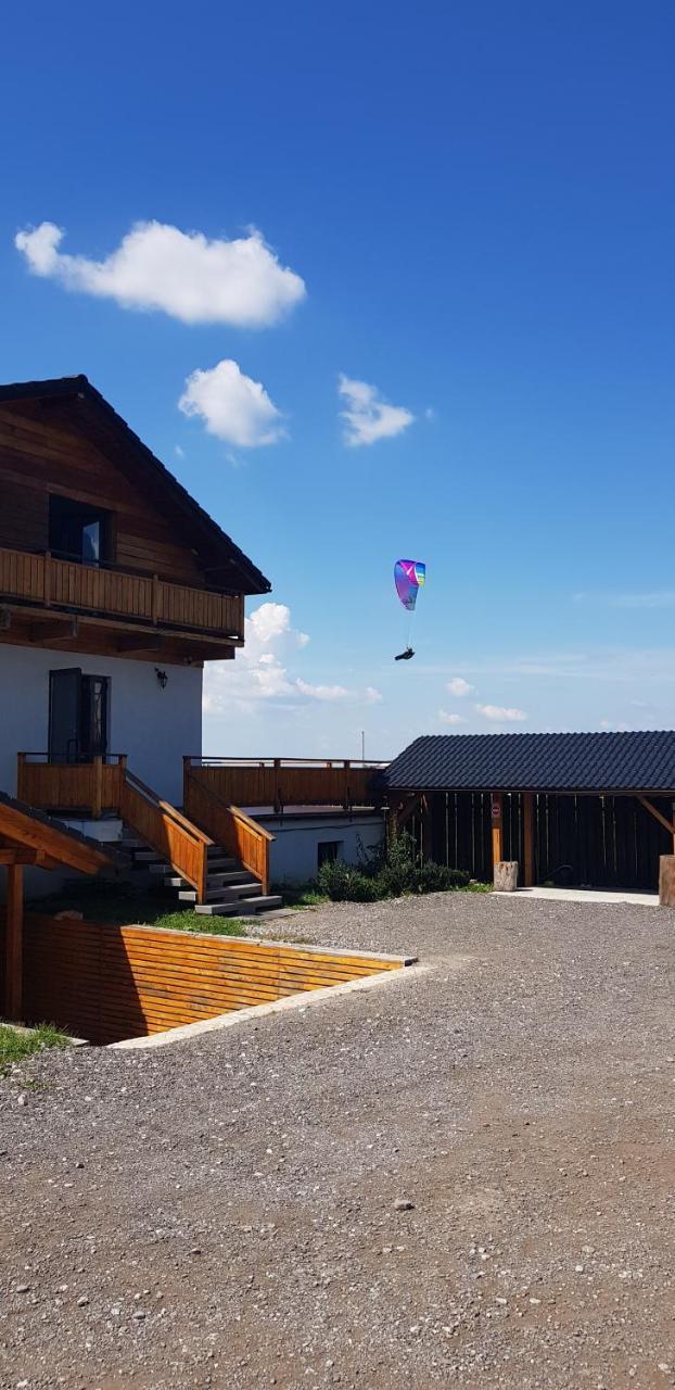 Villa Swiss Sacele Exterior photo